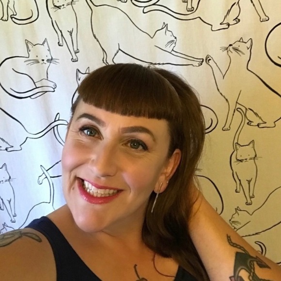 Meet your Posher, Bitsy - Picture 1 of 7